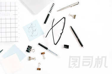 白色的辦公室案頭相框