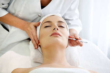 查找类似得到 Comp 将保存到 Lightboxspa 沙龙 ︰ 年轻漂亮