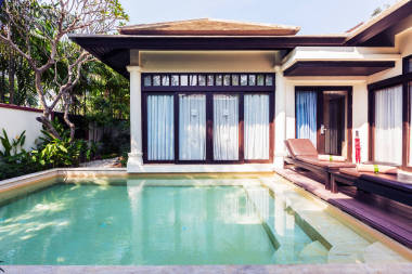 帶游泳池的豪華別墅圖片