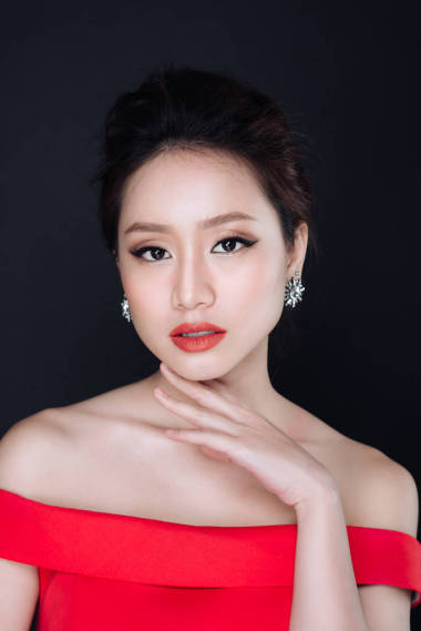 穿红衣服的女人图片