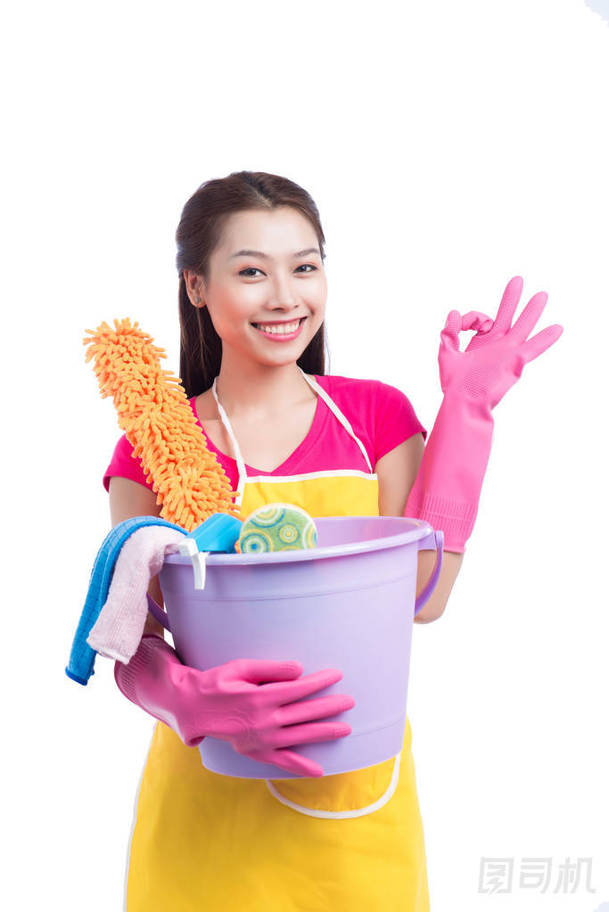 微笑清洗亞洲小姐與顯示 ok 的手勢，用拇指在白色的粉色橡膠手套