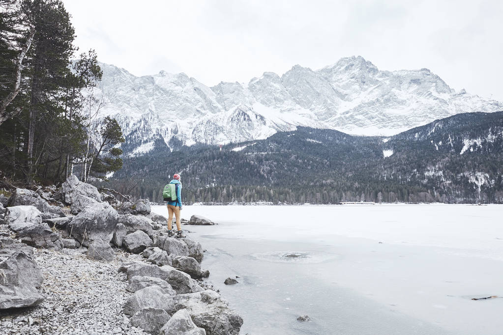 在湖山冬季旅游