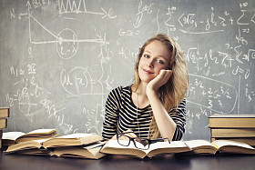 金发碧眼的学生图片