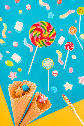 华夫格锥和糖果图片