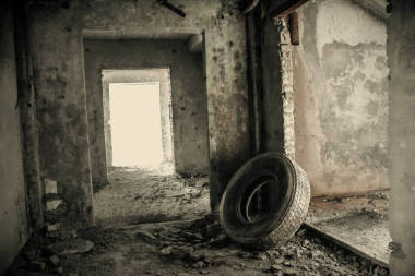 被毀的工業(yè)建筑