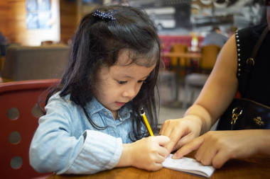 媽媽寫的教學(xué)女孩
