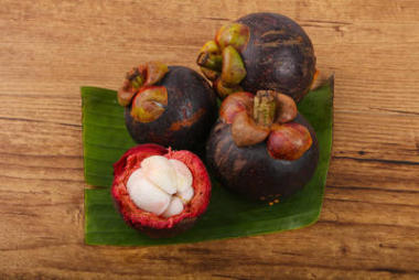 新鲜成熟的山竹果照片