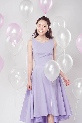 粉色气球的女人