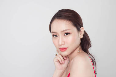 穿紅衣服的女人