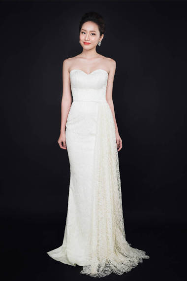 亞洲的女人，穿著白色連衣裙