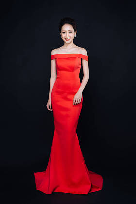 在豪华红色衣服的女人.图片