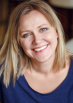 寻找在相机的女人图片