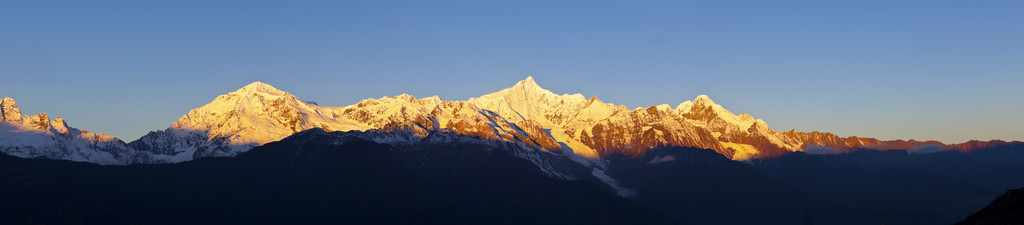 在中国的雪山日出 在中国的雪山日出