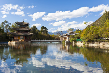 麗江古城和玉龍雪山在中國