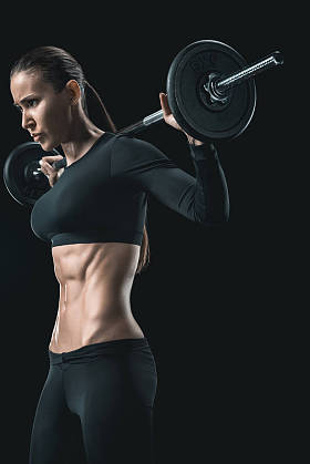 女运动员与杠铃训练图片