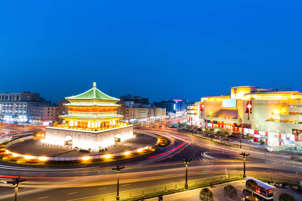 西安钟楼在黄昏图片 西安钟楼在黄昏图片