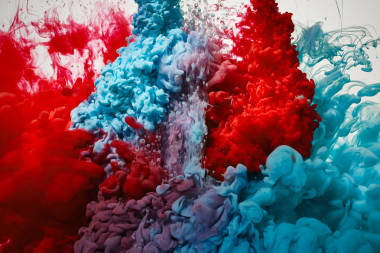 墨水滴入水中照片