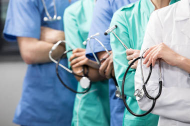 在實(shí)驗(yàn)室中的醫(yī)務(wù)工作者