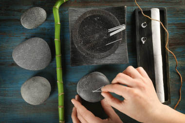 與針灸針的女人 圖片