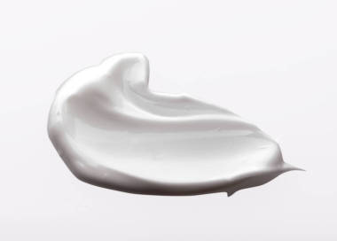 涂奶油白色背景上分離。乳霜質(zhì)地