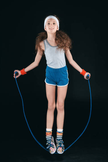 女孩跳跳繩 圖片