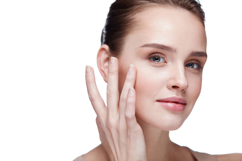 微笑的年轻女子,与专业的化妆。美丽的脸  微笑的年轻女子,与专业的化妆。美丽的脸