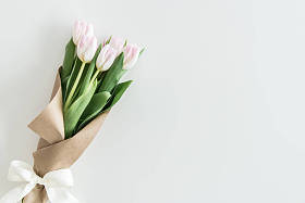 淡粉色郁金香花束图片