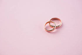 黄金结婚戒指照片