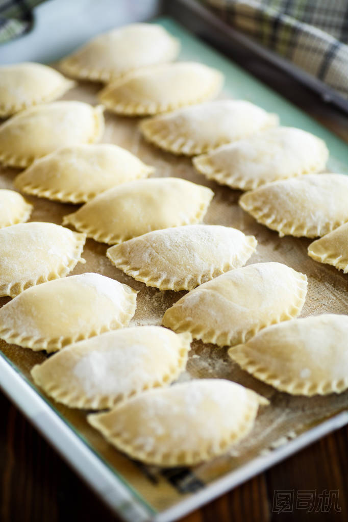 大量的生餃子圖片