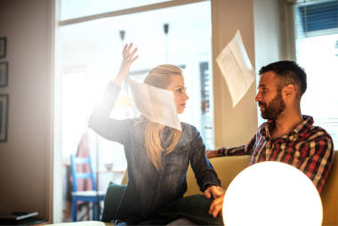 我們永遠(yuǎn)都還不了這筆錢!