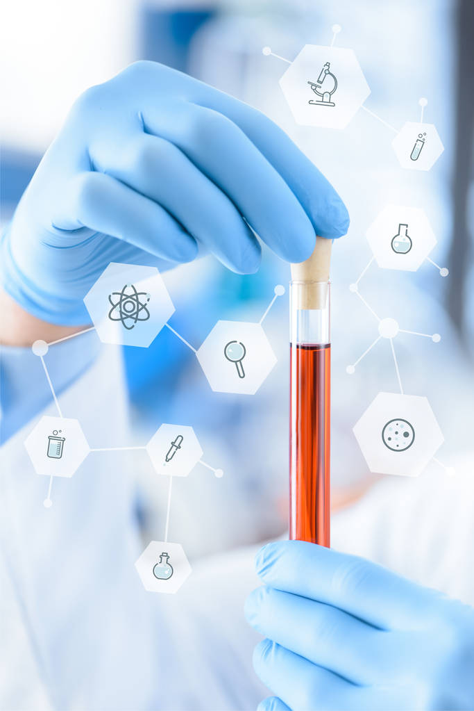 化学家与试管中的手 化学家与试管中的手