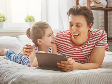 父亲和女儿玩图片