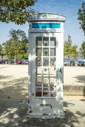 海鸥飞与城堡的墙壁图片