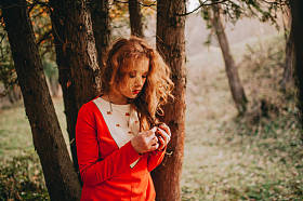 年轻美丽的女人图片