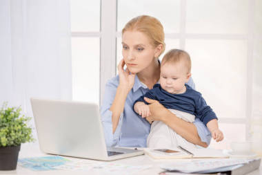 母親和兒童養(yǎng)育母親愛護(hù)理概念