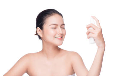 應(yīng)用噴霧水的女孩照片