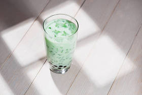 奶茶加冰块图片
