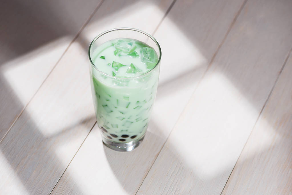 奶茶加冰块图片