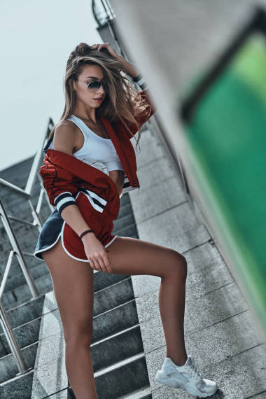 運(yùn)動(dòng)服裝美麗的女人