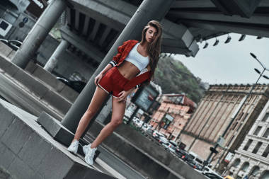 運動服裝美麗的女人