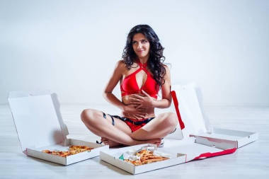 餓了健身的女人圖片