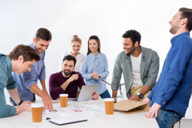 商人討論和頭腦風(fēng)暴