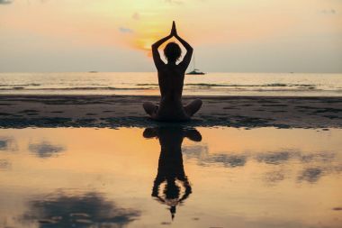 瑜伽女人剪影圖片