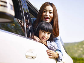 亚洲的母亲和女儿观光旅行图片