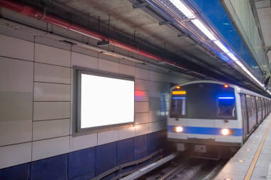 在捷運(yùn)空白廣告牌圖片