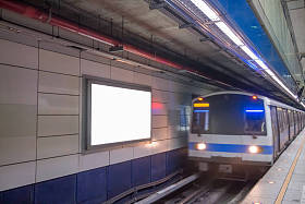 在捷运空白广告牌图片