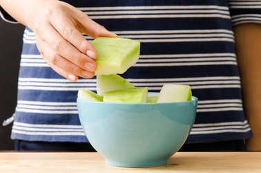 吃泰國(guó)菜的碗成分片冬瓜照片