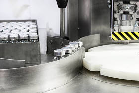 自动机盖的玻璃瓶