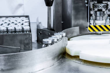 籌備在機蓋的玻璃瓶.