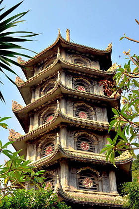 越南宝塔的五行山照片